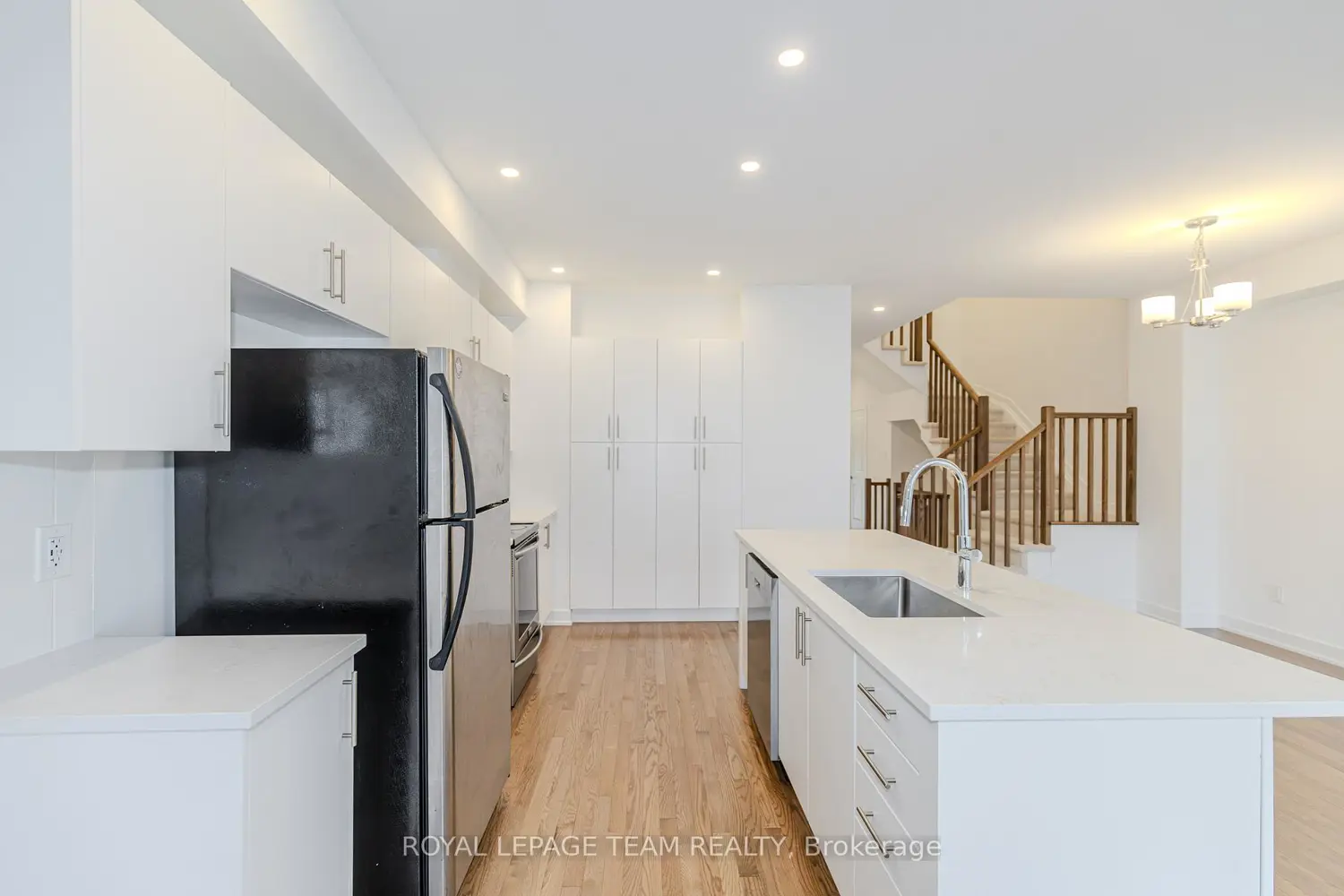 867 Anciano Crescent photo 2