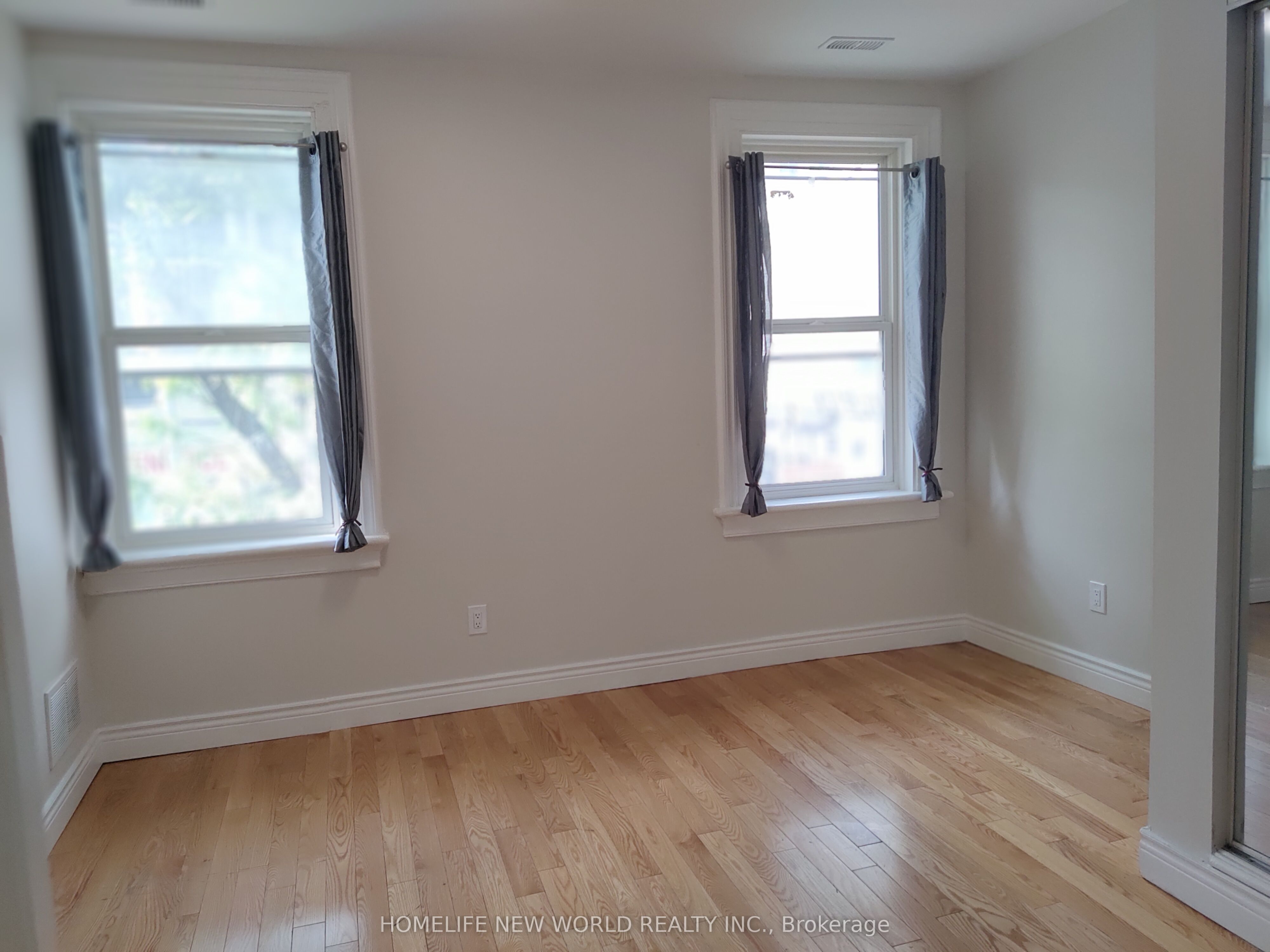 2nd Flr-245 Queen Street W, Toronto, ON, M5V 1Z4