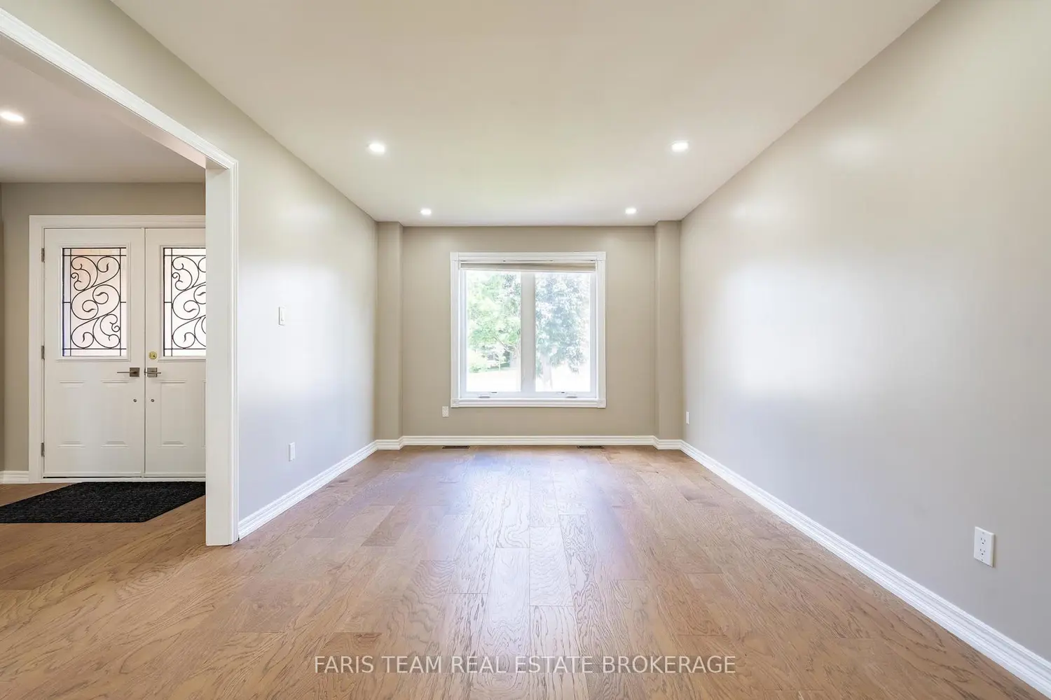 186 Ferndale Drive photo 3