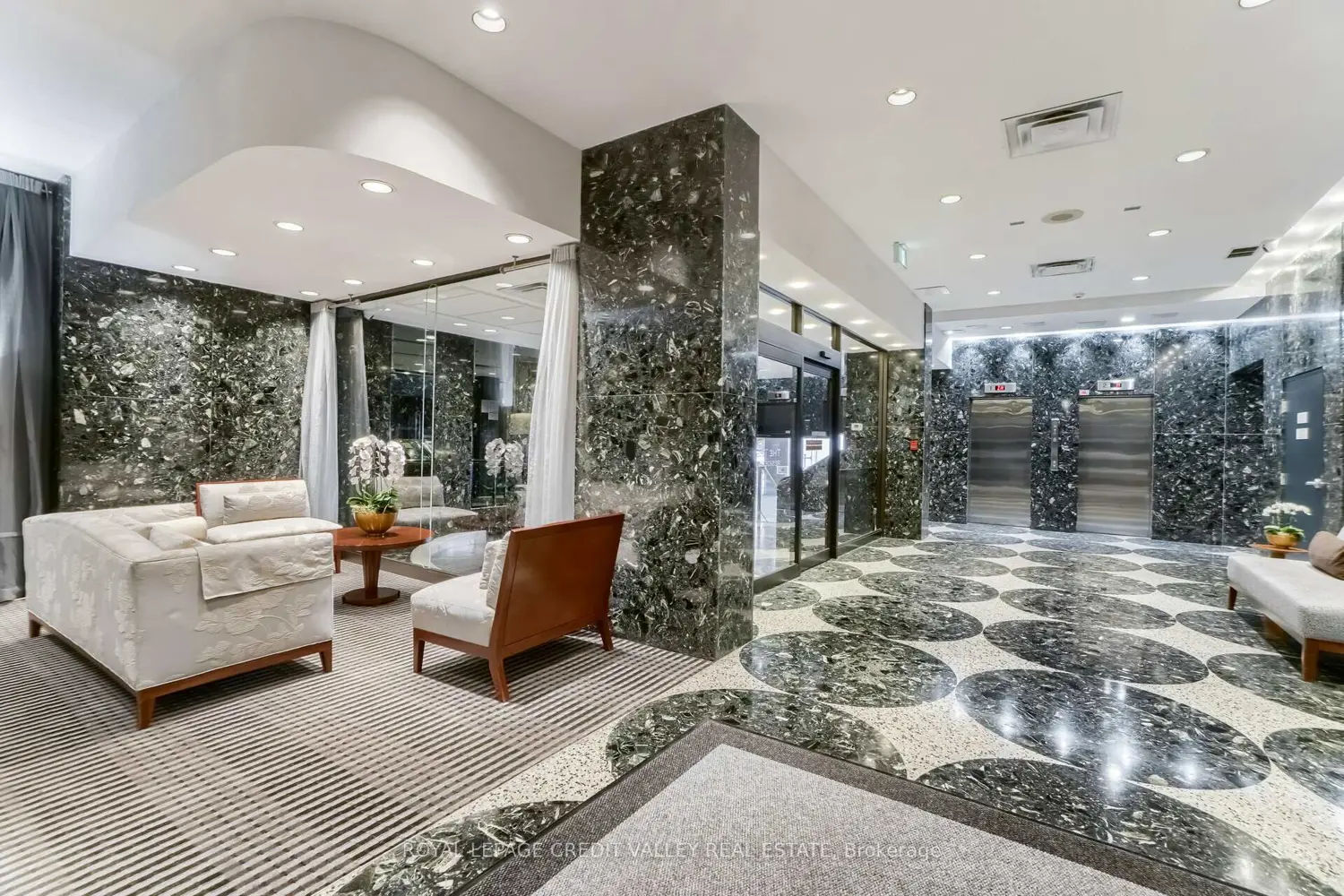 360 Bloor Street 601 photo 2