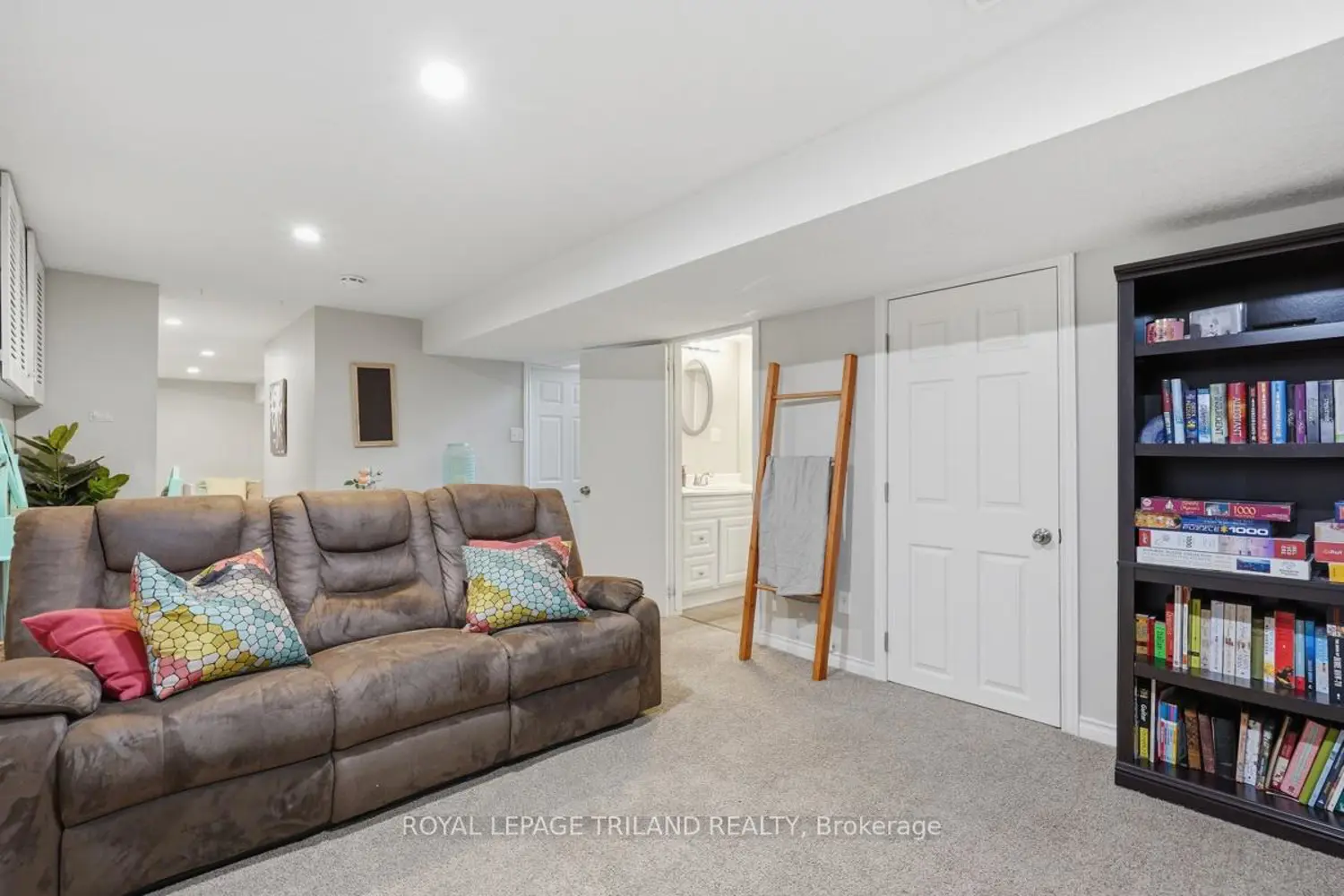 138 Fennell Crescent photo 4