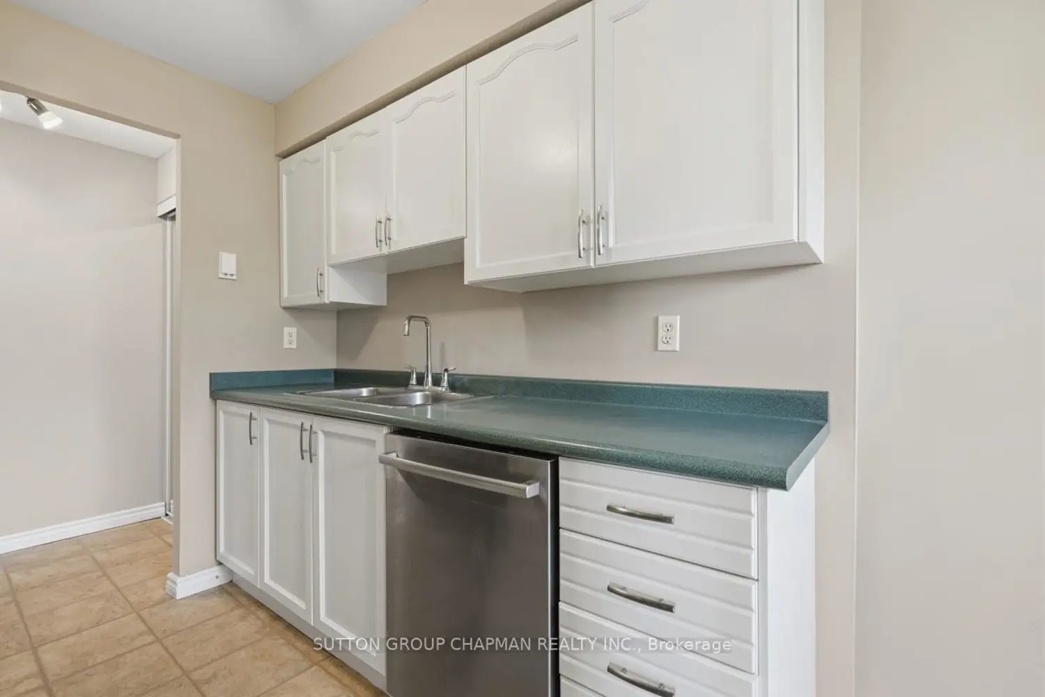 127 Belmont Drive 403 photo 5