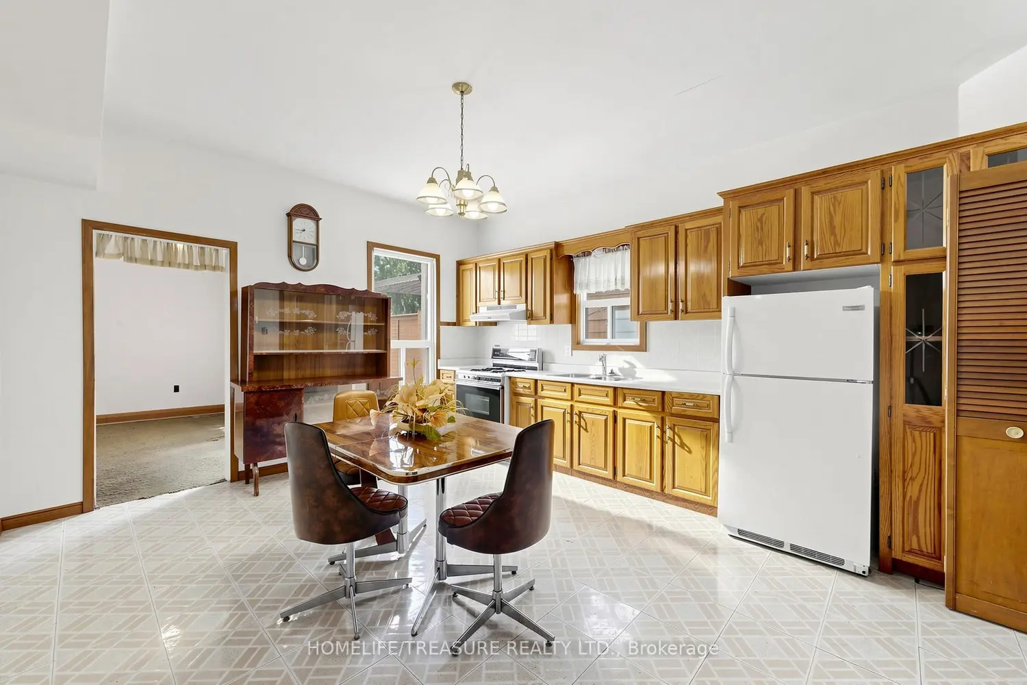 123 Robert Street photo 5