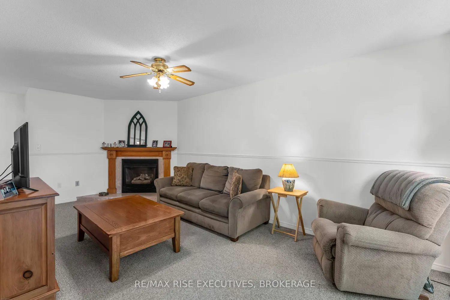 1304 Fisher Crescent photo 2
