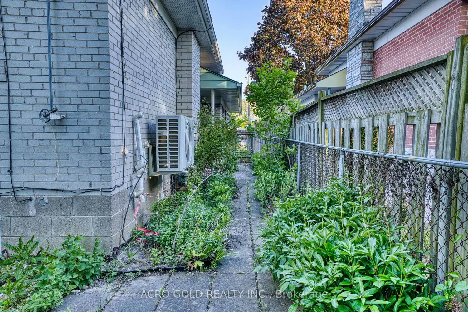 10 Kennebec Crescent photo 4