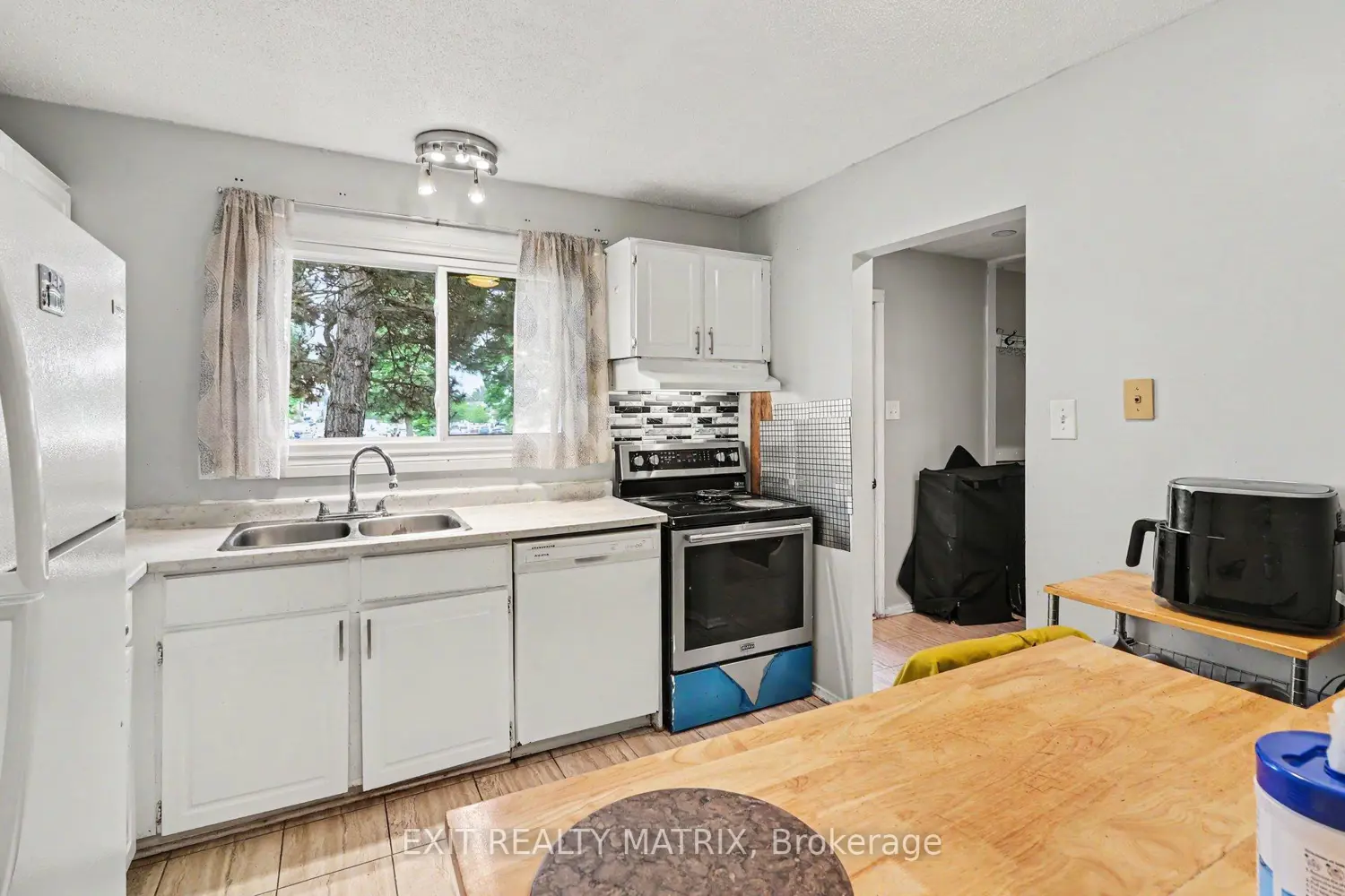 1661 Heron Road 3 photo 5