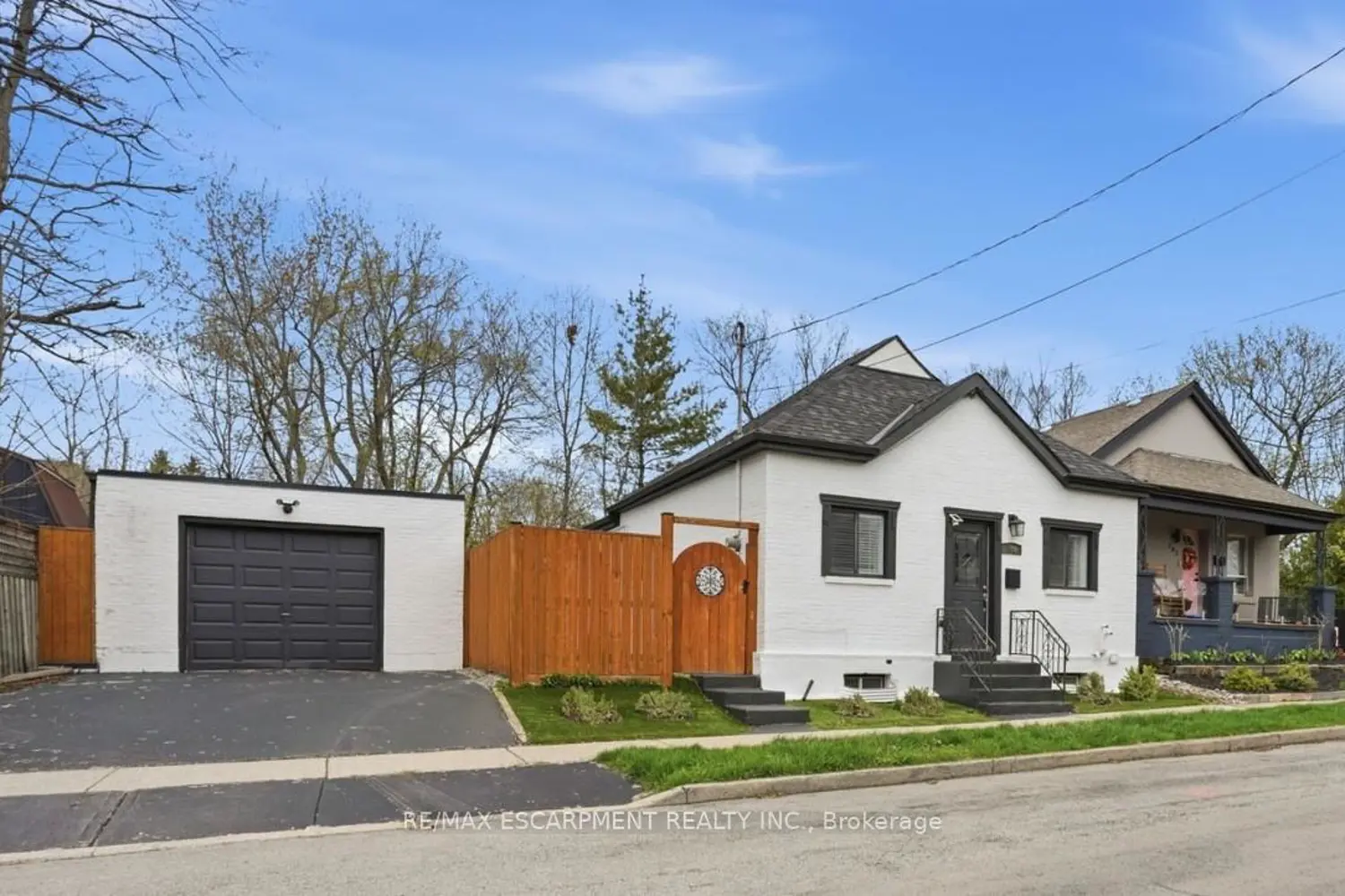 390 Hunter Street photo 2
