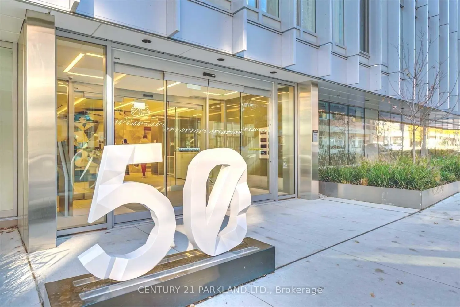 50 Mccaul Street 607
