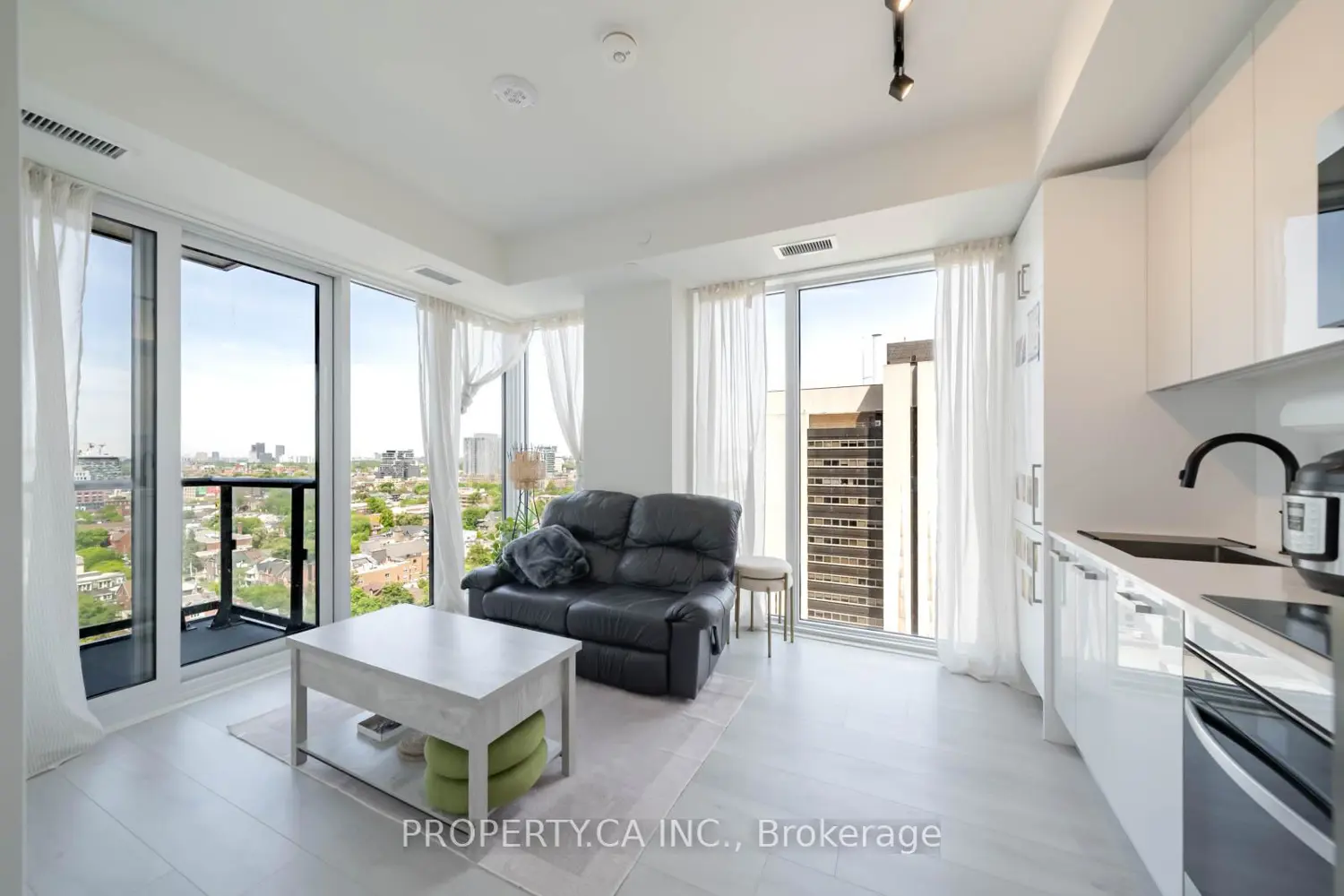 280 Dundas Street 1702