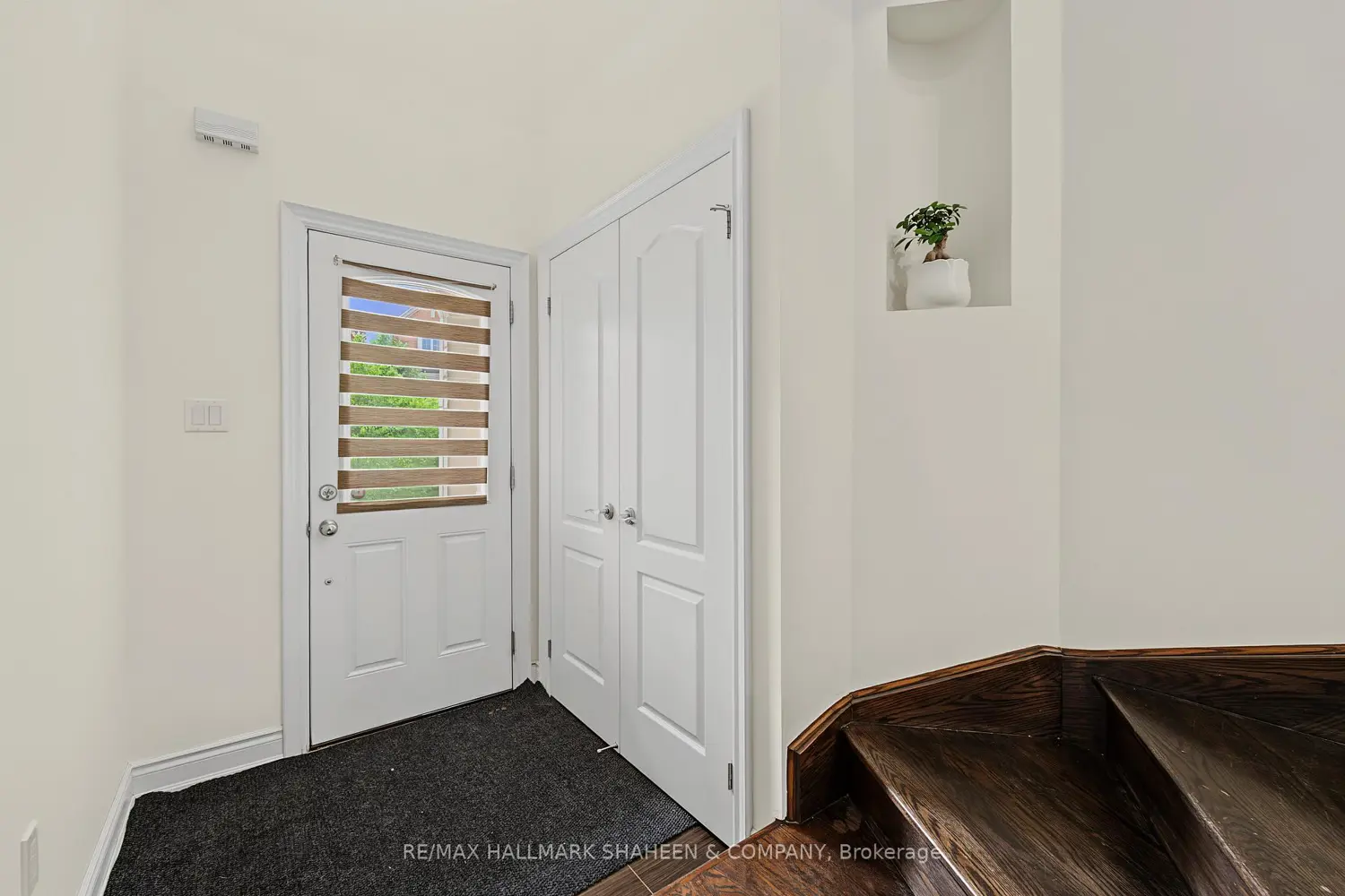 211 Appleton Court photo 3