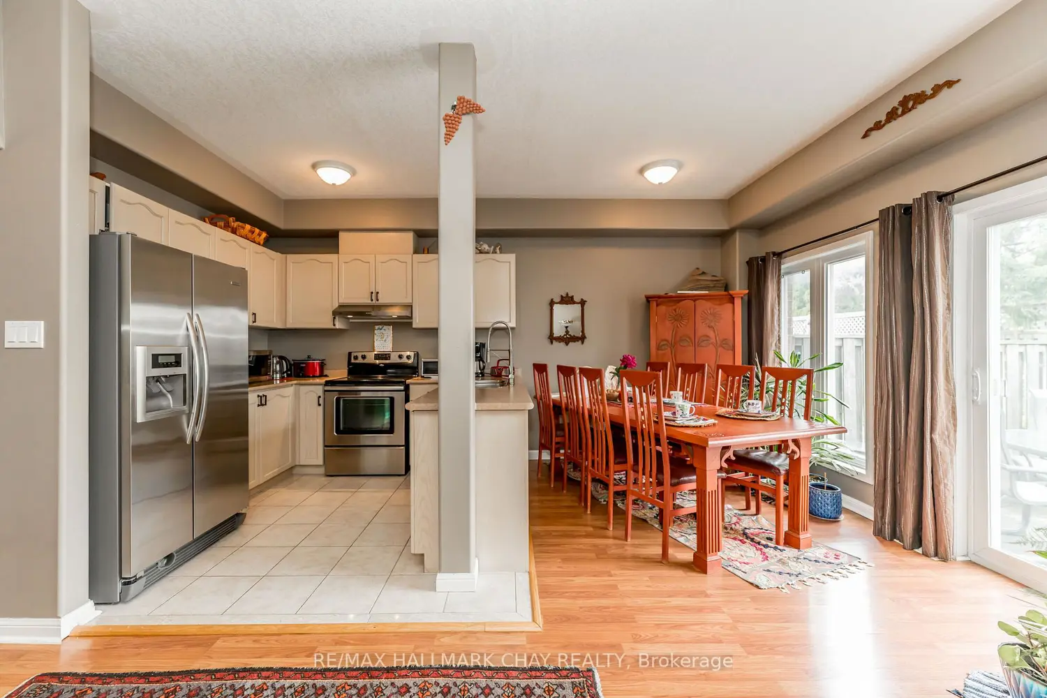 488 Yonge Street 9 photo 3