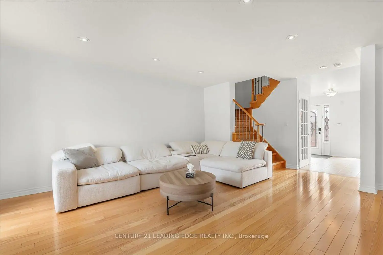 46 Georgina Gate photo 3
