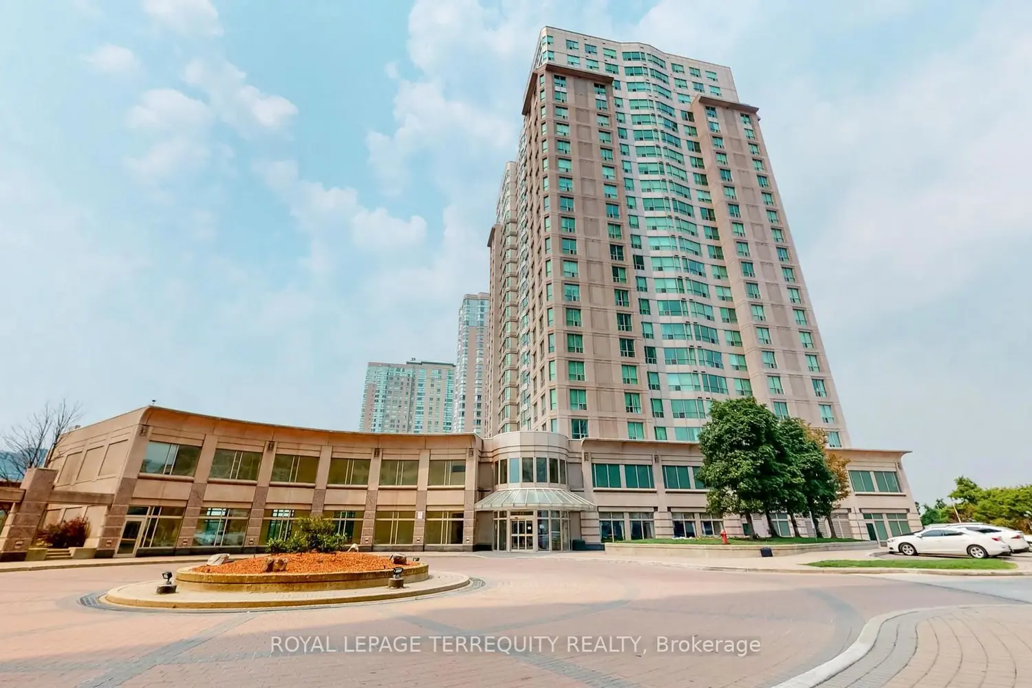 18 Lee Centre Drive 1506 photo 2