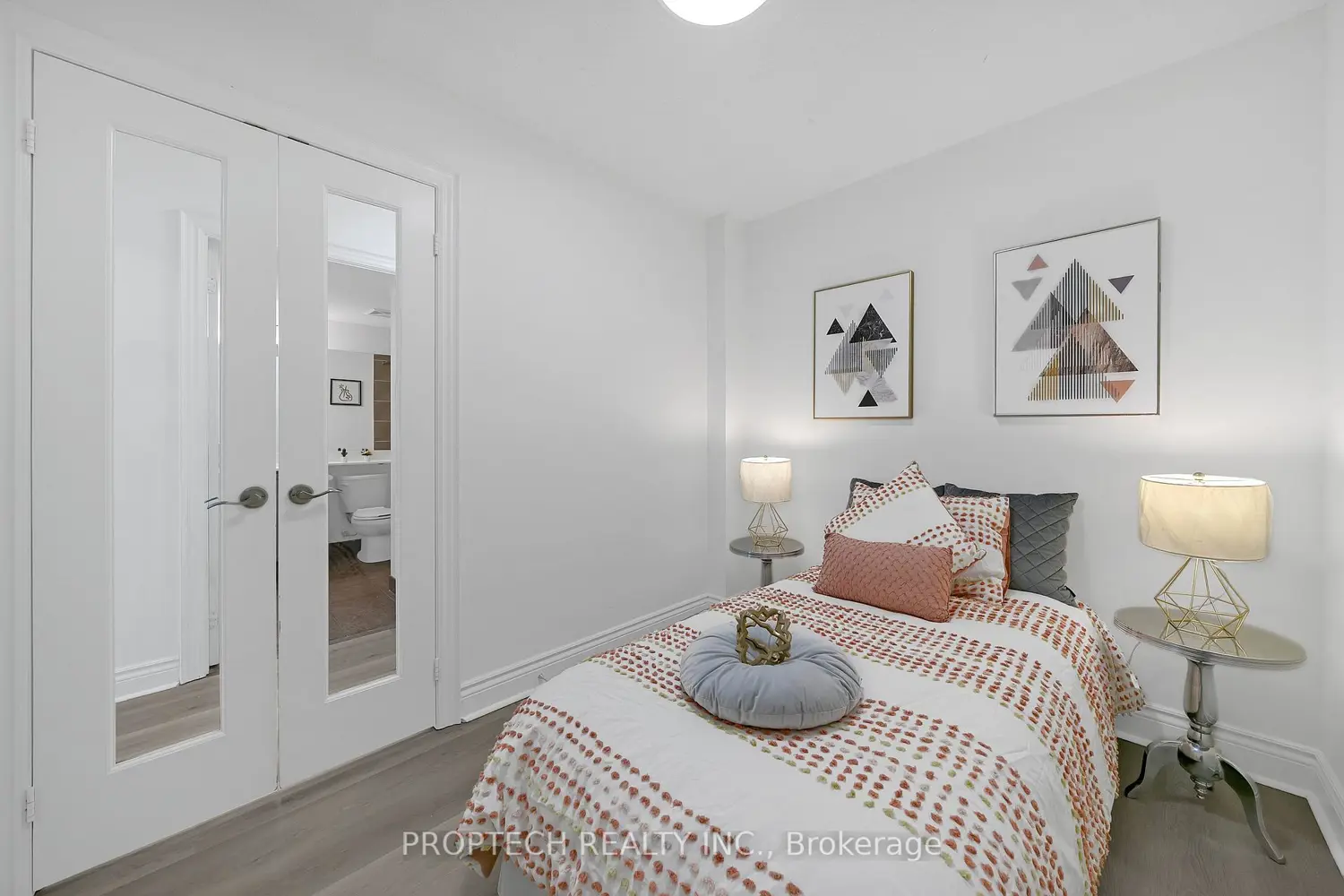 15 Greenview Avenue 2709 photo 4