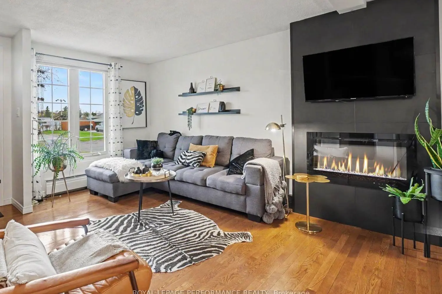 1497 Blackheath Street photo 2