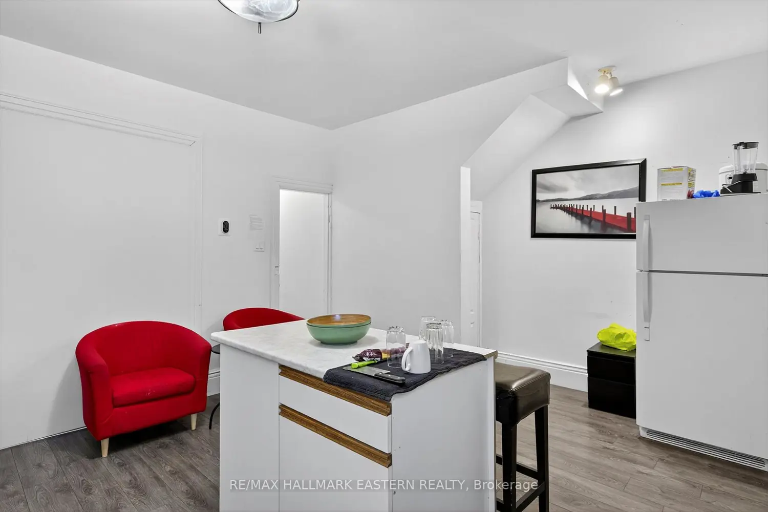271 Thomas Street photo 4