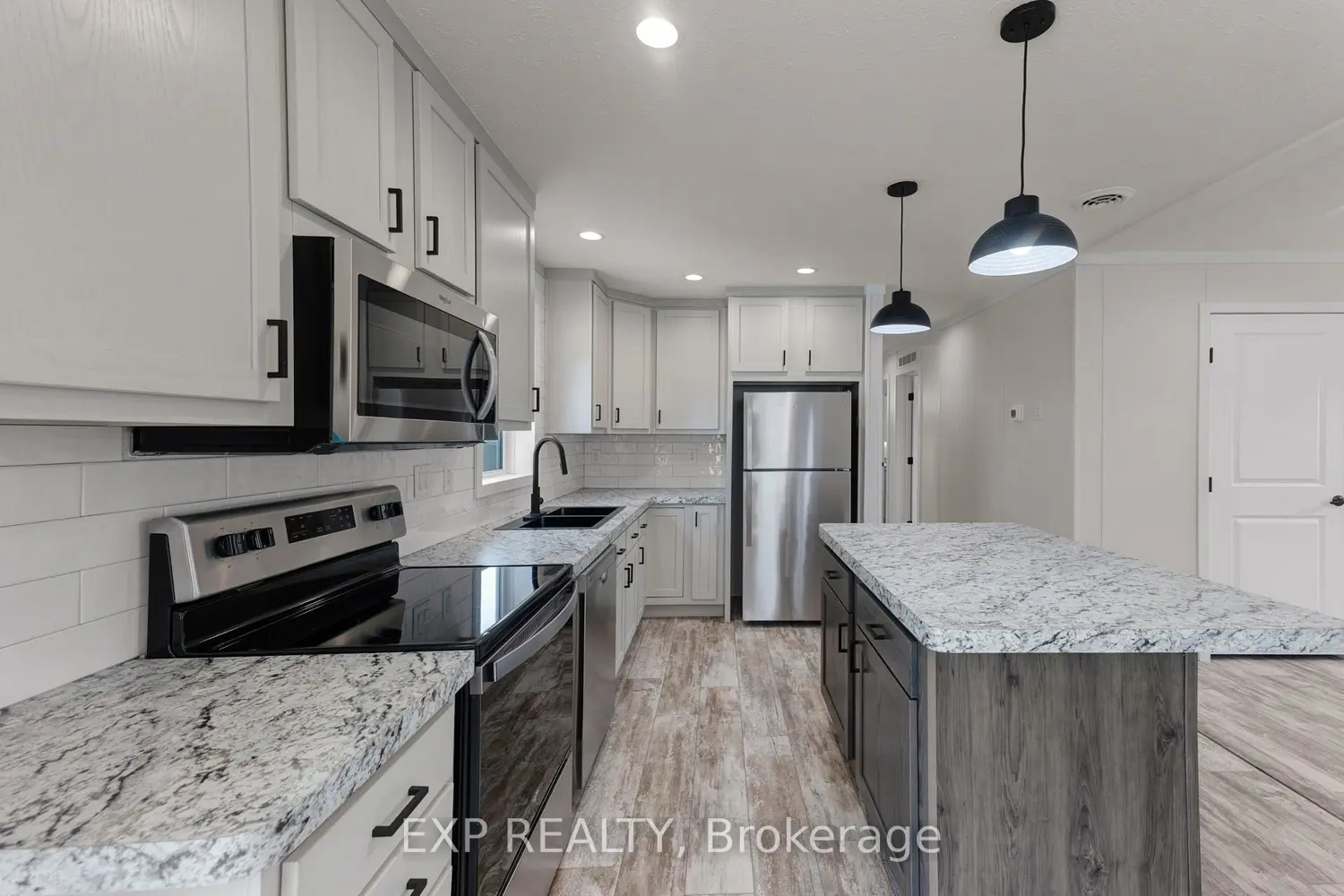76 Linden Lane photo 5