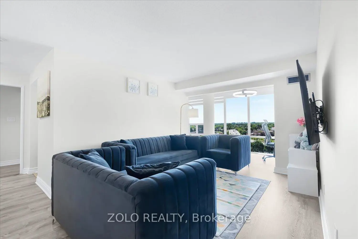 330 Rathburn Road 1110 photo 5