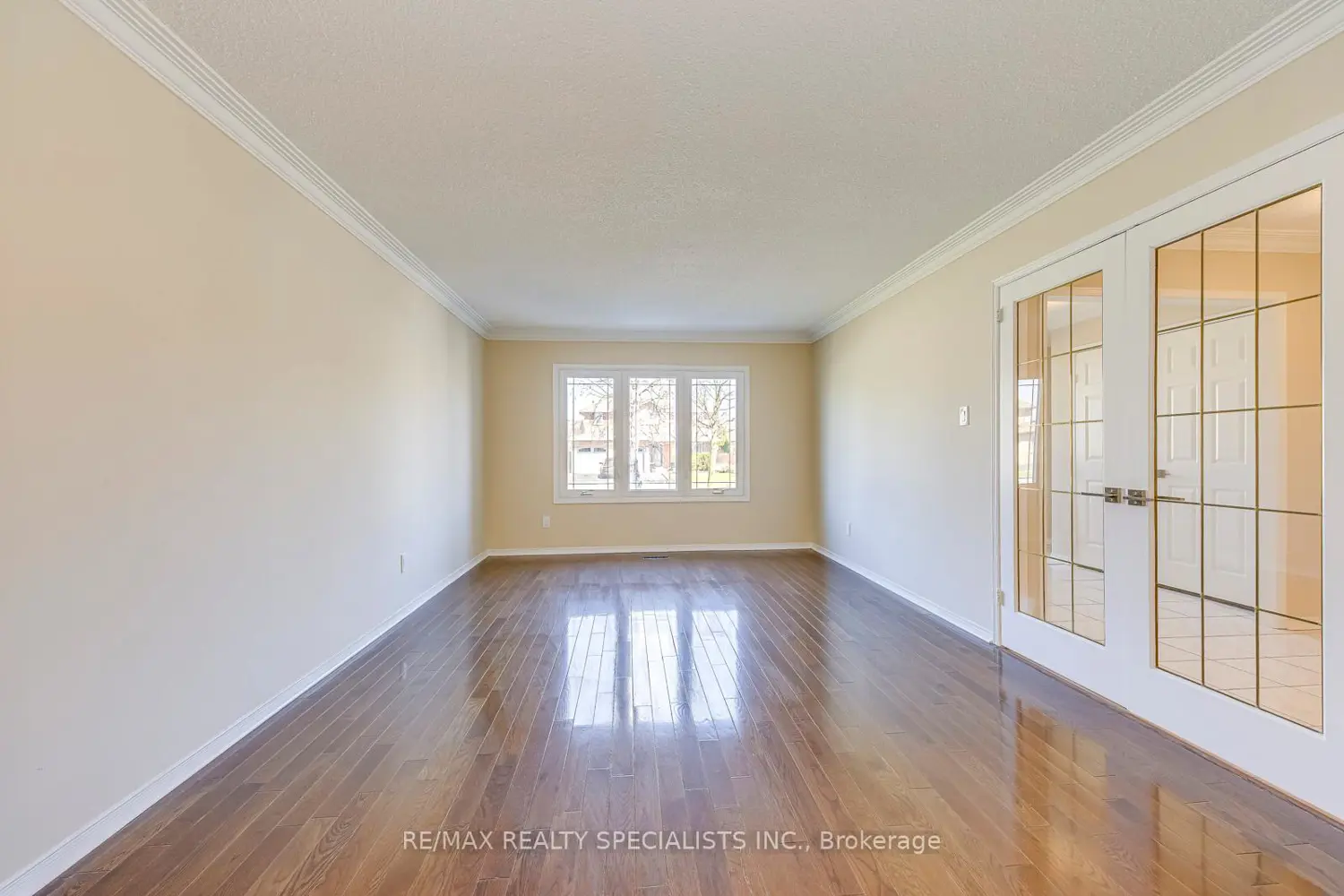 102 Sunforest Drive photo 3