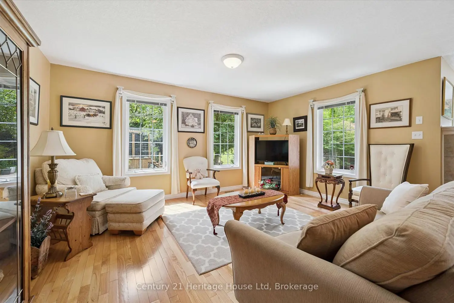 545 Athol Street photo 5