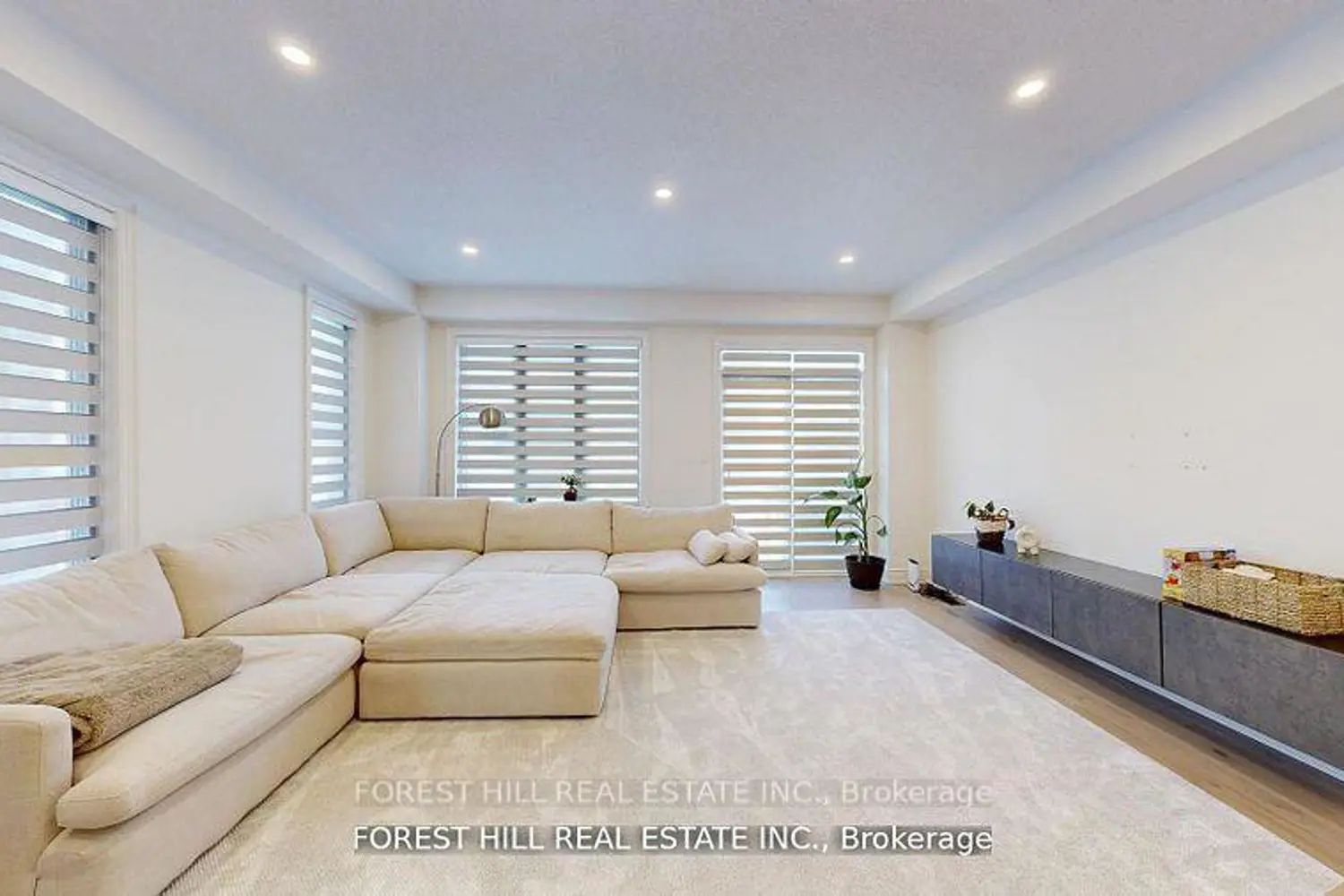 54 Montrose Boulevard photo 3