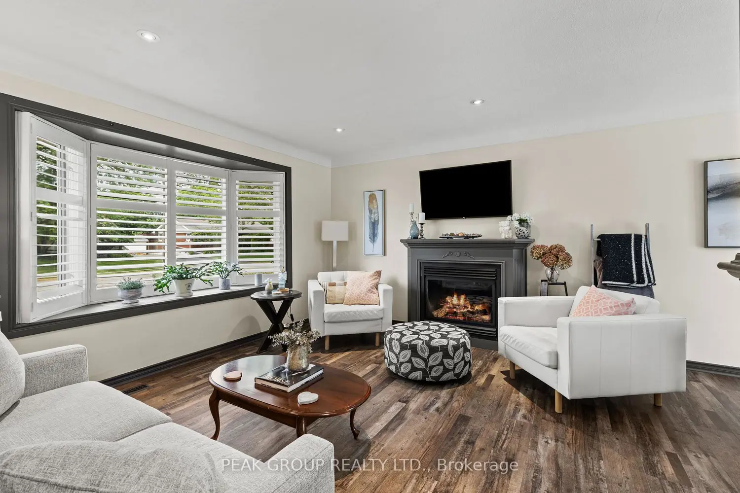 8 Roxanne Drive photo 4