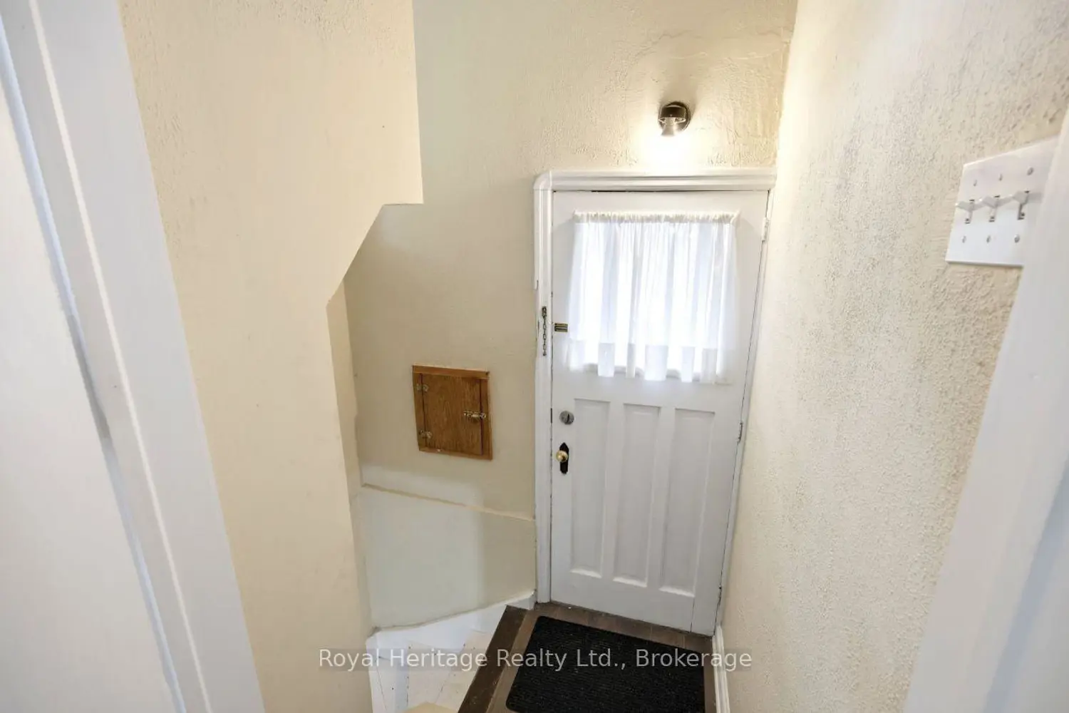 96 Oakes Avenue photo 5