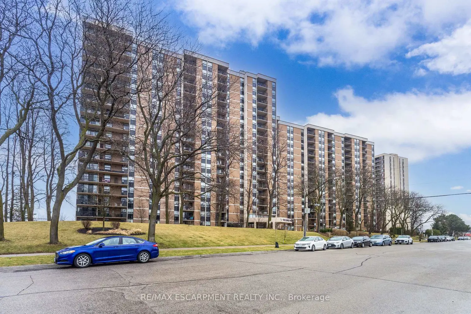 500 Green Road 1701 photo 2