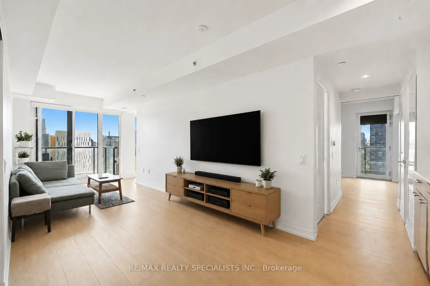 251 Jarvis Street 3210 photo 5