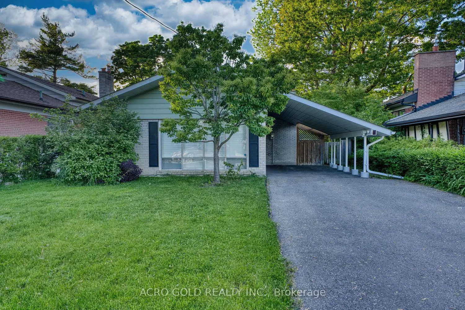 10 Kennebec Crescent photo 2