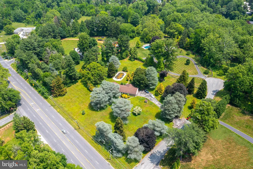 500 Stratford Ct, Towson, MD 21286
