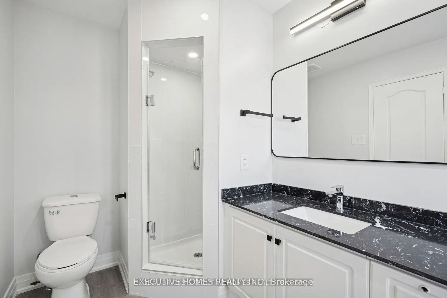 2665 Thomas Street 60 photo 4