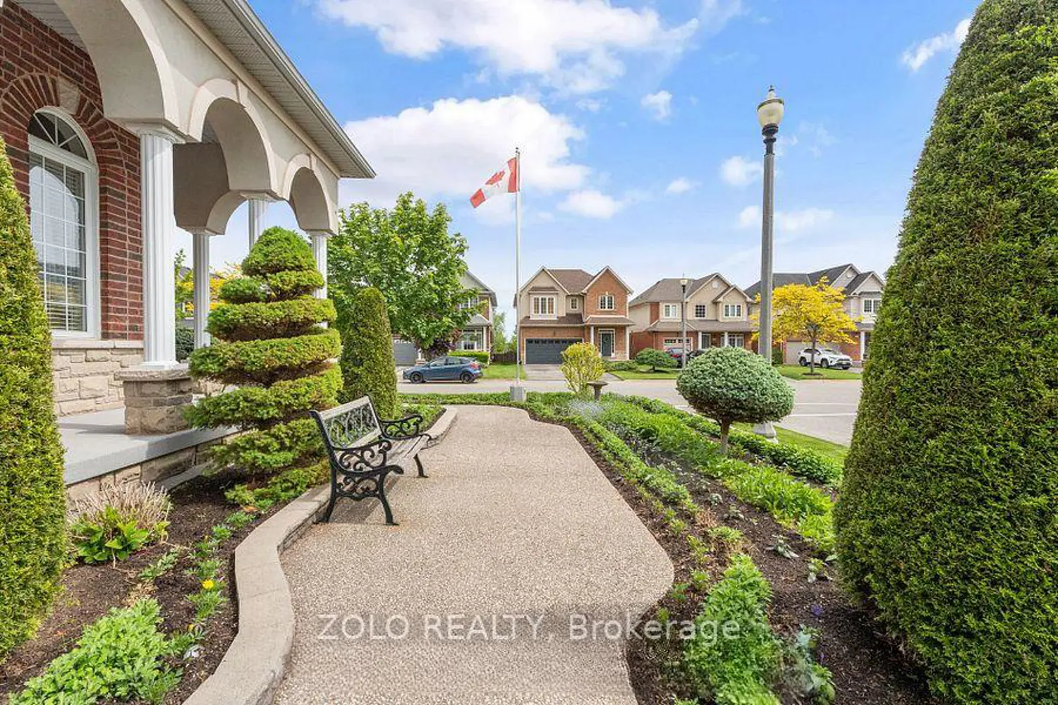 42 Vinifera Drive photo 2