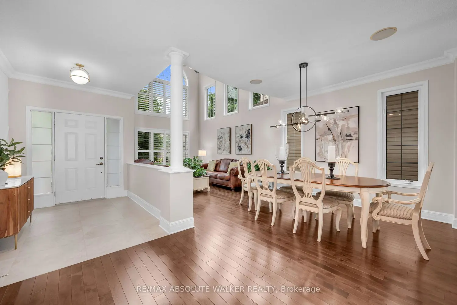 245 Lucinda Crescent photo 2