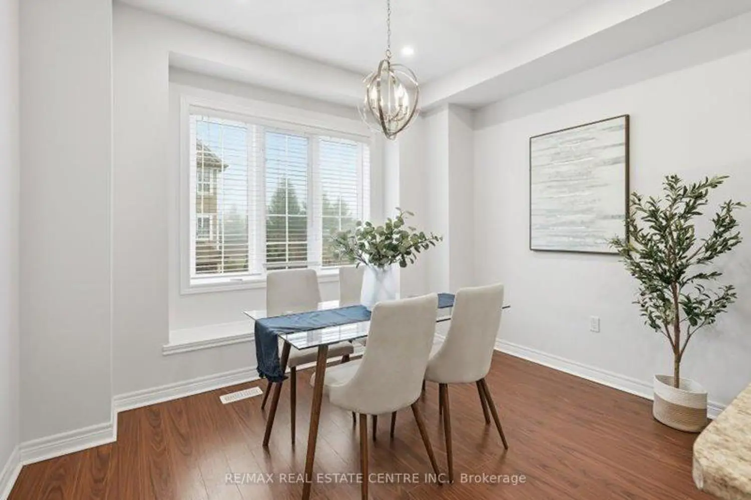 122 Dundas Street 9 photo 5