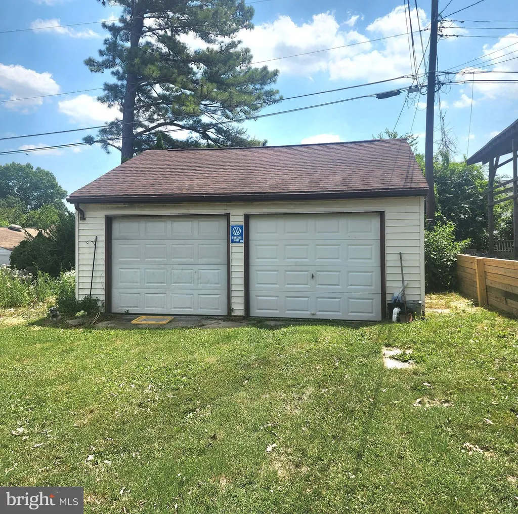 19 Stabilizer Dr, Middle River, MD 21220 photo 2