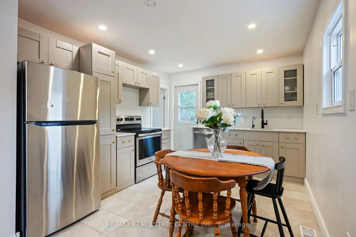 121 Proton Street photo 3