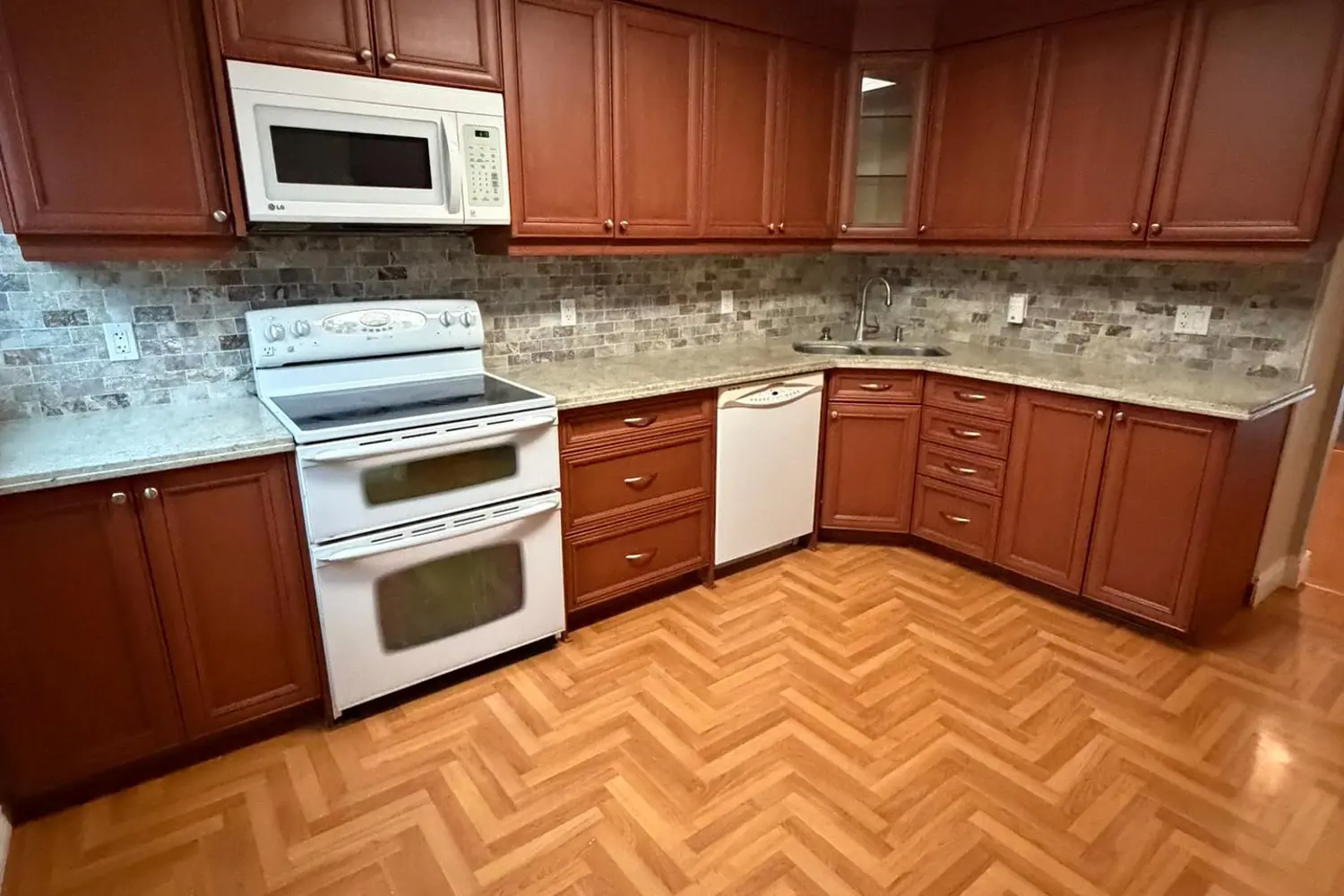 400 Bloor Street 58 photo 2