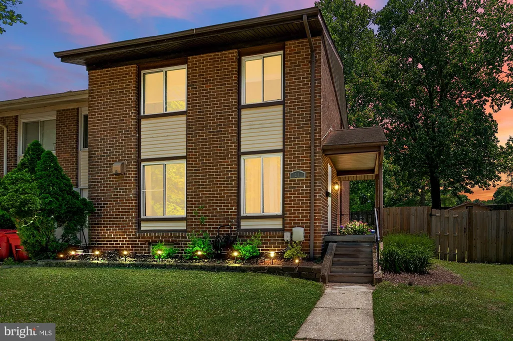 11 Strabane Ct, Baltimore, MD 21234 photo 2