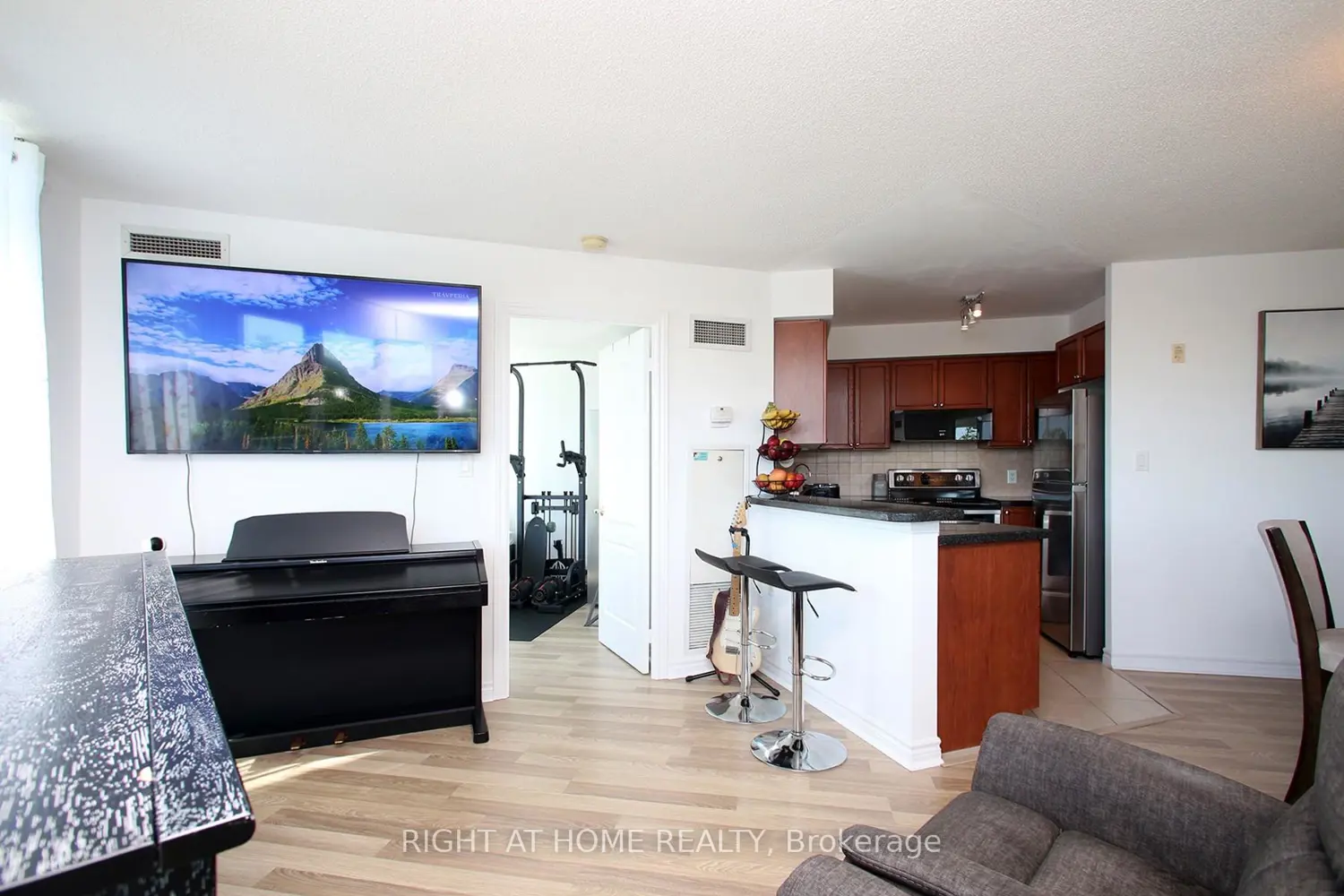 3830 Bathurst Street 505 photo 2