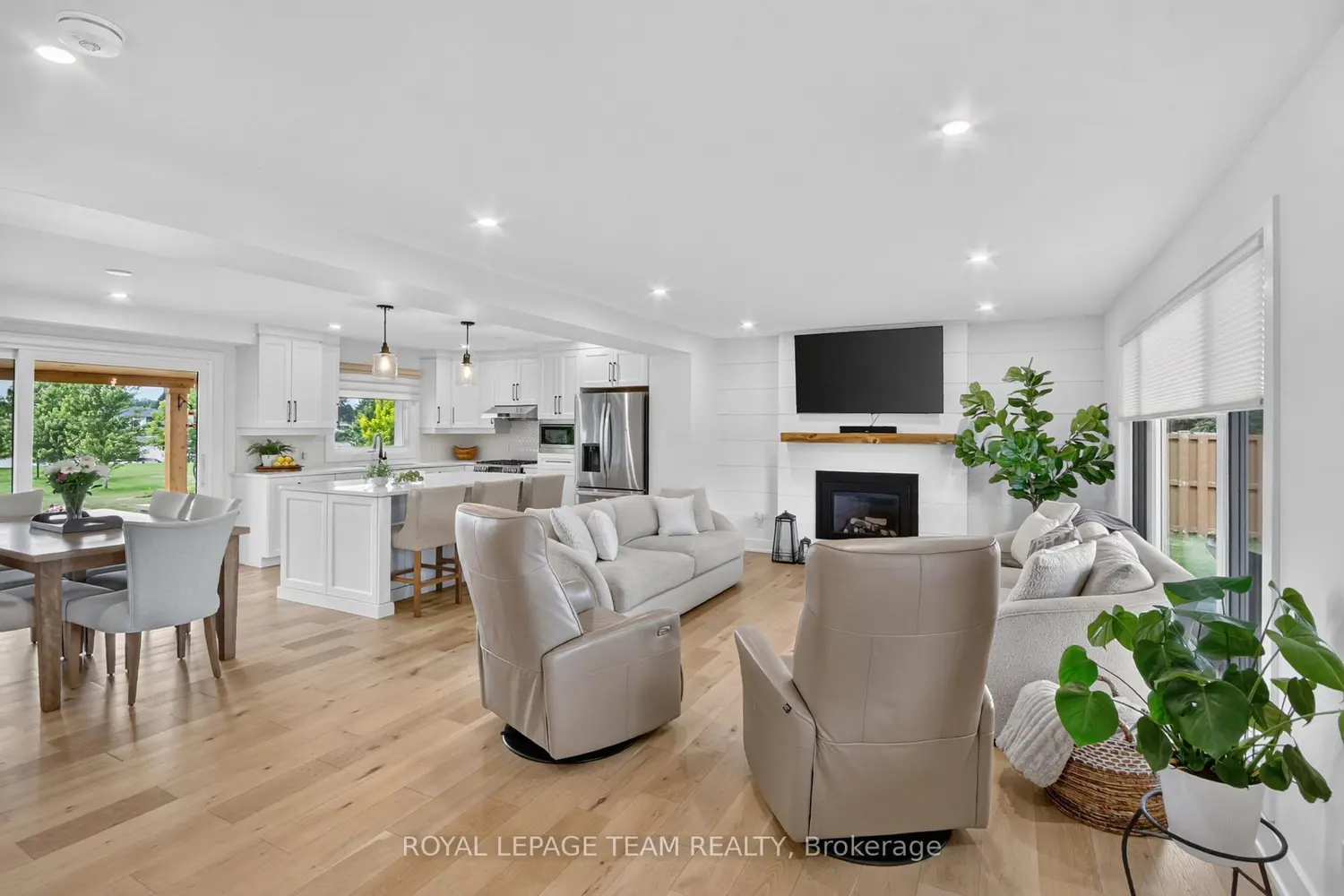 2710 River Road photo 2