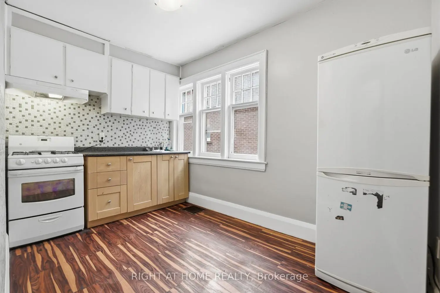 502 Salem Avenue photo 3