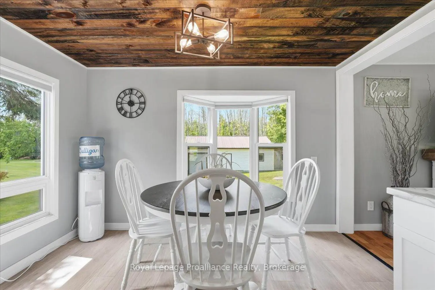 596 Courneya Road photo 3