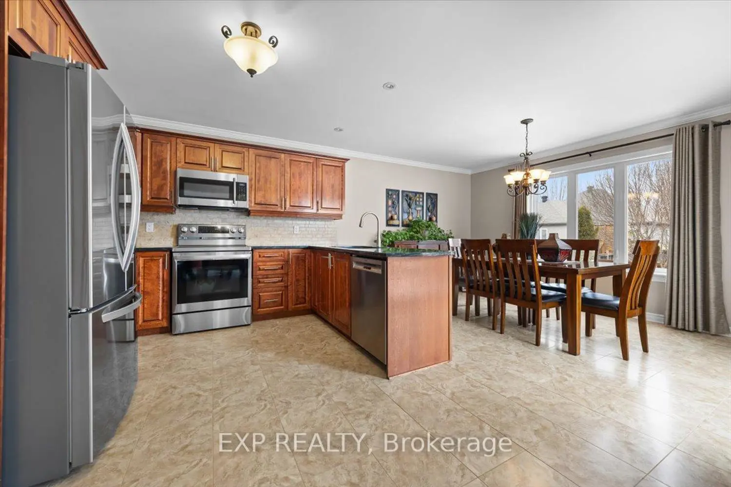 35 Honore Crescent photo 3