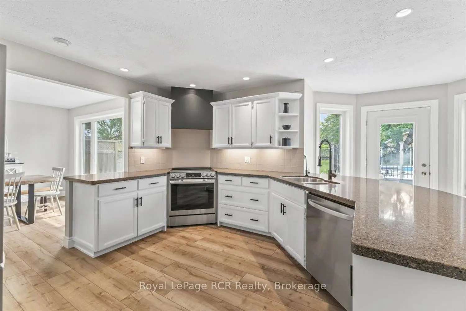 235 4Th Street Crescent photo 4