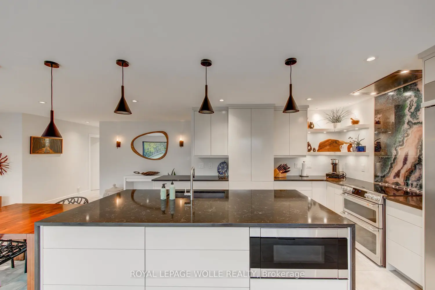 112 Mitchell Street photo 4