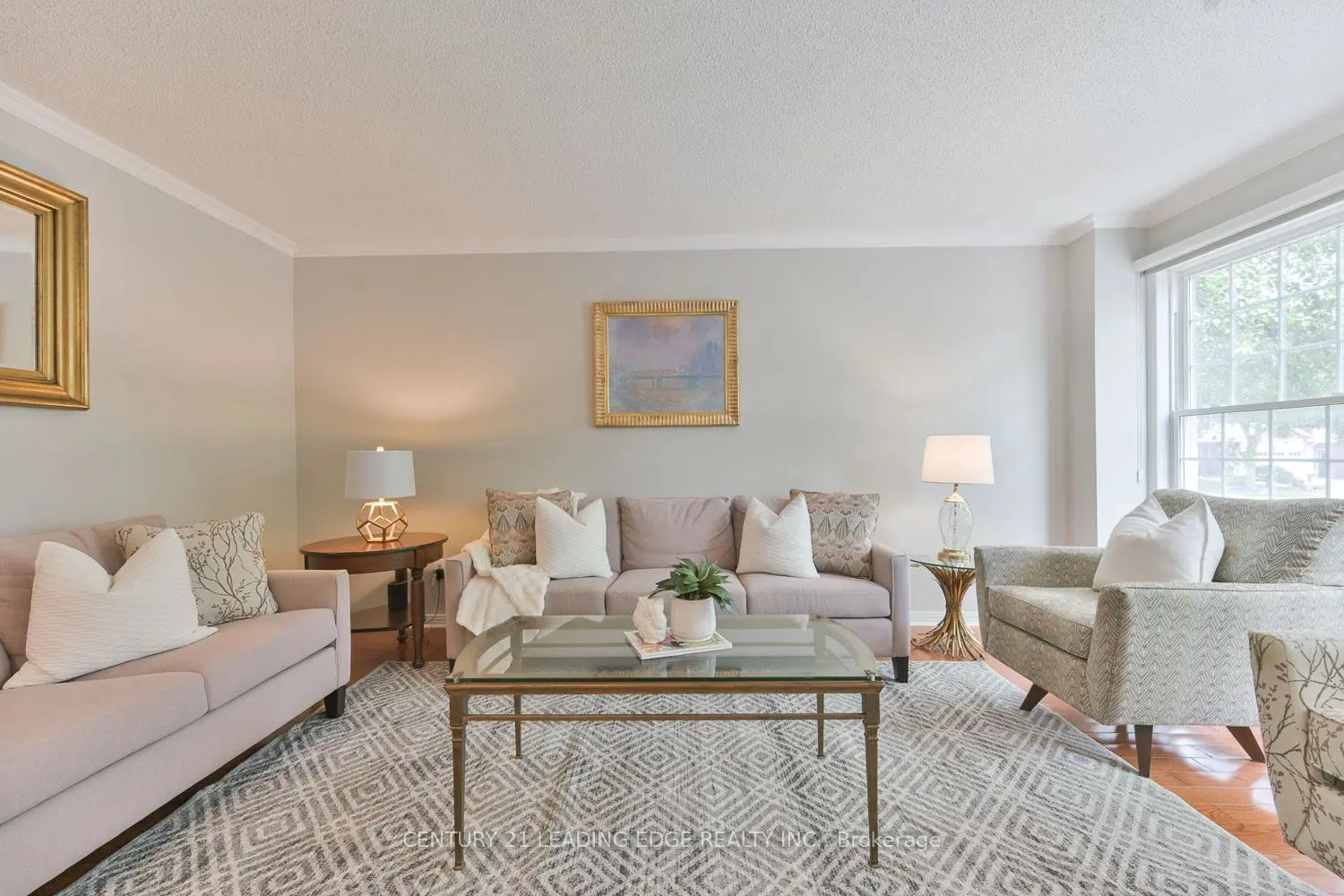 82 Penny Crescent photo 2