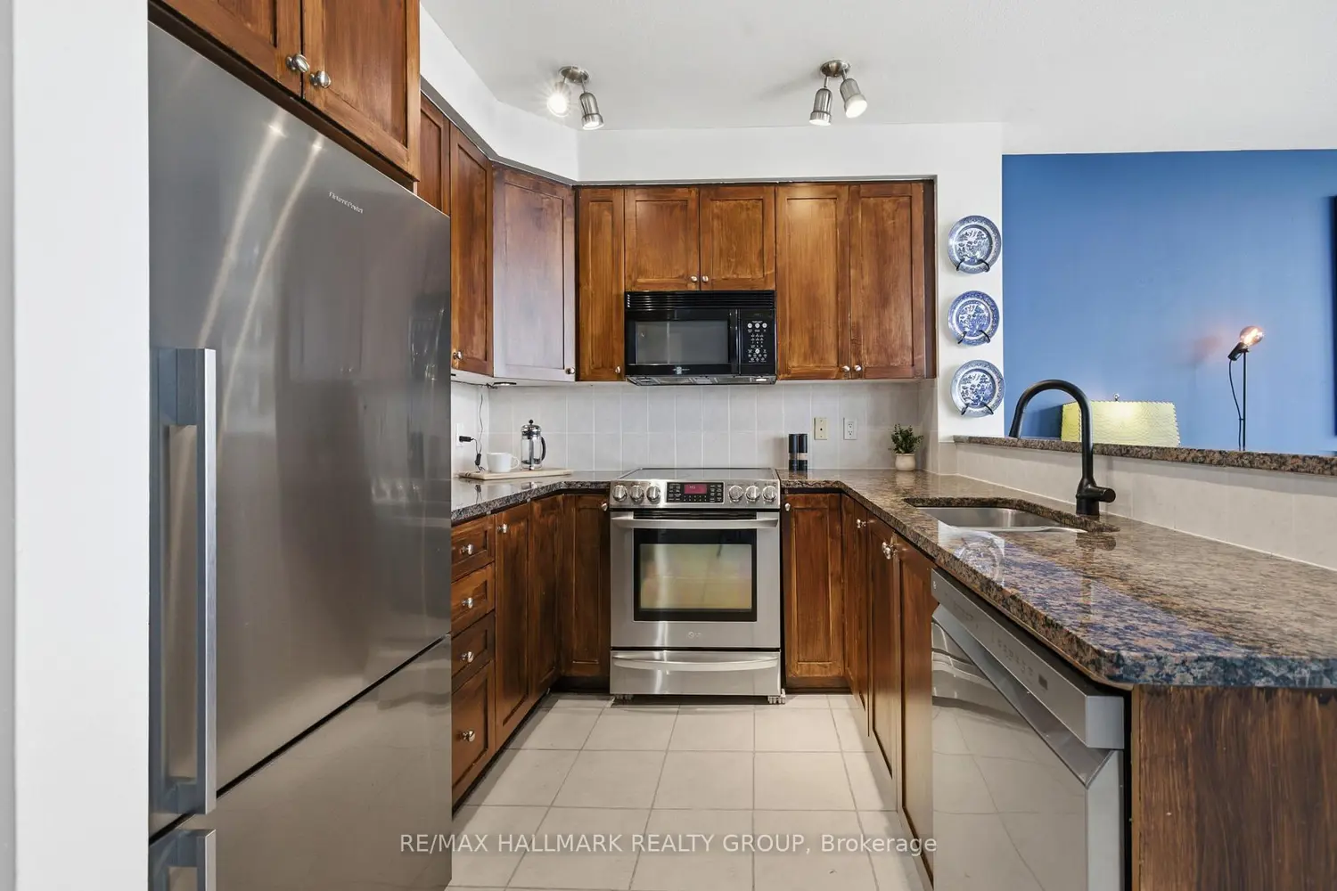 570 Laurier Avenue 2301 photo 4