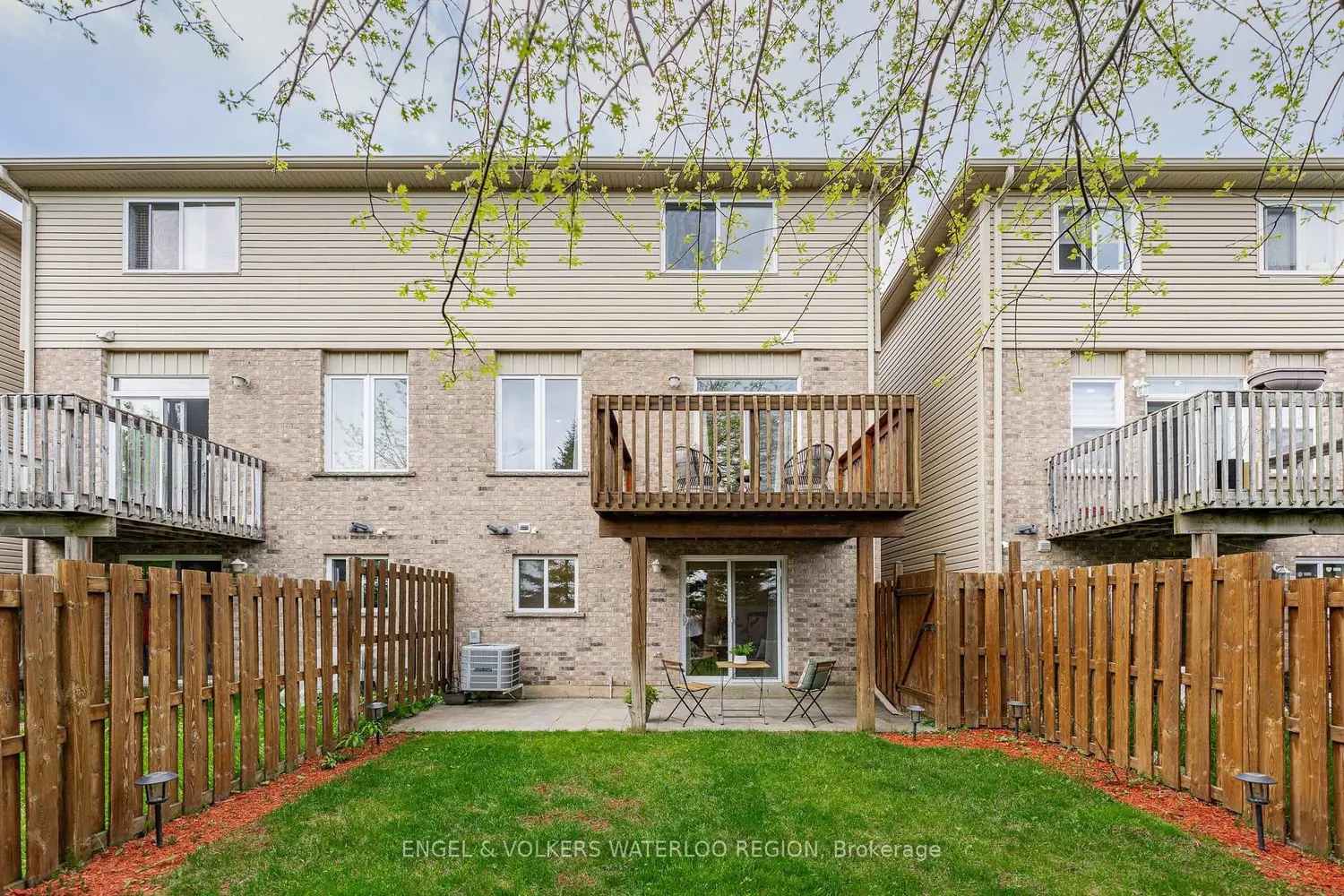 533 Wasaga Crescent photo 5