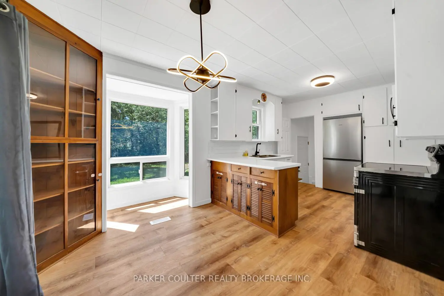 85 Evans Avenue photo 5